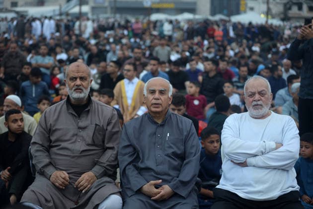 Palestinian Muslims Attend The Eid Al-Adha Prayer, In Gaza City Palestinian Muslims attend the Eid al-Adha prayer in Gaza City on May 27, 2026, marking the first day of the Muslim holiday of Eid al-Adha, which signifies the end of the hajj pilgrimage to Mecca. Gaza Palestine  Copyright: xMajdixFathix originalFilename: fathi-notitle260527_npLPC.jpg