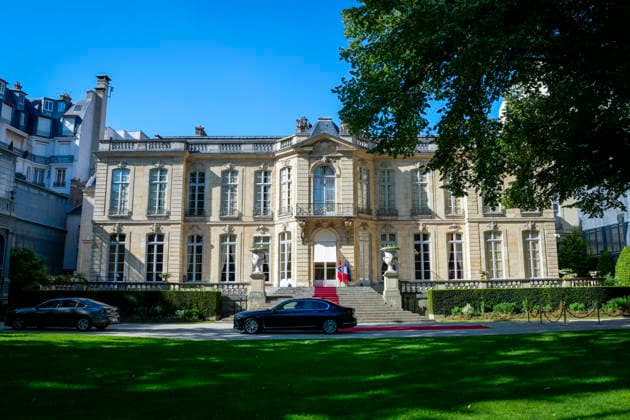 Store moter Frankrikes president Emmanuel Macron i Paris. Paris, Frankrike 20260527. Statsminister Jonas Gahr Store (Ap) og forsvarsminister Tore O. Sandvik moter Frankrikes statsminister SÃ bastien Lecornu pa HÃ tel de Matignon i Paris onsdag ettermiddag. Foto: Ole Berg-Rusten NTB Paris Frankrike OEOFYspgqJc EDITORIAL USE ONLY Ref:_POLOEOFYspgqJc.jpg *** French President Emmanuel Macron in Paris Paris, France 20260527 Prime Minister Jonas Gahr Store Ap and Minister of Defense Tore O Sandvik meet French Prime Minister Sébastien Lecornu at the Hôtel de Matignon in Paris on Wednesday afternoon Photo Ole Berg Rusten NTB Paris France OEOFYspgqJc EDITORIAL USE ONLY Ref POLOEOFYspgqJc jpg  Copyright: xOlexBerg-Rustenx xNTBx