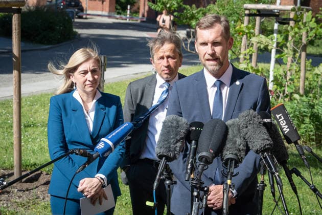 Bundesgesundheitsministerin, Nina Warken, Vorstandsvorsitzender, Charité, Heyo K. Kroemer Berlin, Pressestatement, Bundesgesundheitsministerin, Nina Warken, Vorstandsvorsitzender, Charité, Heyo K. Kroemer, Charité, Campus Mitte Berlin Berlin GER *** Federal Minister of Health, Nina Warken, Chairman of the Board, Charité, Heyo K Kroemer Berlin, Press statement, Federal Minister of Health, Nina Warken, Chairman of the Board, Charité, Heyo K Kroemer, Charité, Campus Mitte Berlin Berlin GER