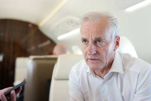 Store moter Frankrikes president Emmanuel Macron i Paris. Paris, Frankrike 20260527. Statsminister Jonas Gahr Store pa flyet til Paris for motet med Frankrikes president Emmanuel Macron. Foto: Ole Berg-Rusten NTB Paris Frankrike DrCic3cEO3w EDITORIAL USE ONLY Ref:_POLDrCic3cEO3w.jpg *** French President Emmanuel Macron in Paris Paris, France 20260527 Prime Minister Jonas Gahr Store on the plane to Paris for the meeting with French President Emmanuel Macron Photo Ole Berg Rusten NTB Paris France DrCic3cEO3w EDITORIAL USE ONLY Ref POLDrCic3cEO3w jpg  Copyright: xOlexBerg-Rustenx xNTBx