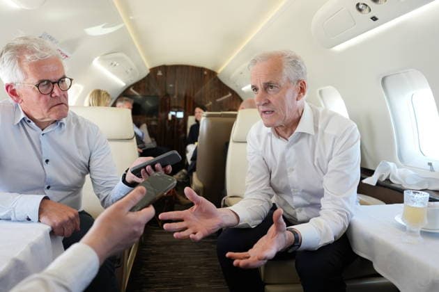 Store moter Frankrikes president Emmanuel Macron i Paris. Paris, Frankrike 20260527. Statsminister Jonas Gahr Store pa flyet til Paris for motet med Frankrikes president Emmanuel Macron. Foto: Ole Berg-Rusten NTB Paris Frankrike nhTOtQjOe9A EDITORIAL USE ONLY Ref:_POLnhTOtQjOe9A.jpg *** French President Emmanuel Macron in Paris Paris, France 20260527 Prime Minister Jonas Gahr Store on the plane to Paris for the meeting with French President Emmanuel Macron Photo Ole Berg Rusten NTB Paris France nhTOtQjOe9A EDITORIAL USE ONLY Ref POLnhTOtQjOe9A jpg  Copyright: xOlexBerg-Rustenx xNTBx
