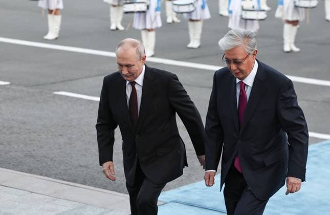 Kazakhstan Russia 9174655 27.05.2026 Russian President Vladimir Putin and Kazakh President Kassym-Jomart Tokayev attend a welcome ceremony upon Putin s arrival at Nursultan Nazarbayev International Airport in Astana, Kazakhstan. Alexander Kazakov Sputnik Astana Kazakhstan  Copyright: xAlexanderxKazakovx
