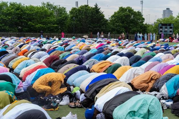 May 27, 2026, New York, New York, USA: Men pray with Mayor Zohran Mamdani during Eid Al-Adha holiday prayers at The Yancy Track & Field in New York, NY on May 27, 2026. Hundreds of men, women and children attended wearing clean, colorful and expensive traditional clothes. Eid al-Adha translates from Arabic to Festival of Sacrifice is one of the most important holidays in the Islamic calendar. It honors the Prophet Ibrahim s (Abraham s in Judaism) absolute obedience to God, commemorating his willingness to sacrifice his son as an act of submission before God provided a ram to sacrifice instead. New York USA - ZUMAr339 20260527_znp_r339_007 Copyright: xLevxRadinx