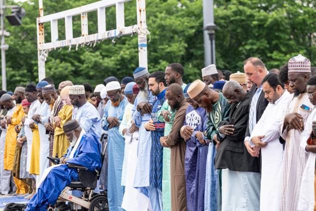May 27, 2026, New York, New York, USA: Mayor Zohran Mamdani prays with men during Eid Al-Adha holiday prayers at The Yancy Track & Field in New York, NY on May 27, 2026. Hundreds of men, women and children attended wearing clean, colorful and expensive traditional clothes. Eid al-Adha translates from Arabic to Festival of Sacrifice is one of the most important holidays in the Islamic calendar. It honors the Prophet Ibrahim s (Abraham s in Judaism) absolute obedience to God, commemorating his willingness to sacrifice his son as an act of submission before God provided a ram to sacrifice instead. New York USA - ZUMAr339 20260527_znp_r339_045 Copyright: xLevxRadinx