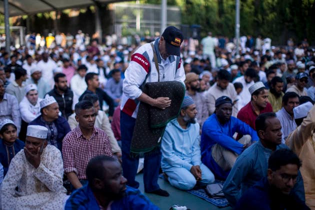May 27, 2026, Madrid, Spain: A member of the Muslim community in Madrid wears a cap with the word Espana written on it in Spanish while picking up his prayer mat during the celebration of the Feast of the Sacrifice, Eid al-Adha, in the Casino de la Reina park in the LavapiÃ s neighborhood. Eid al-Adha is a festival that symbolizes devotion and gratitude to God Madrid Spain  - ZUMAs197 20260527_aaa_s197_034 Copyright: xLuisxSotox