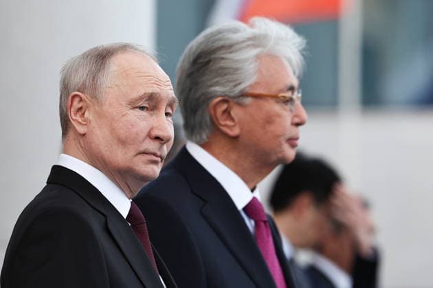 KAZAKHSTAN, ASTANA - MAY 27, 2026: Russia s President Putin (L) and Kazakhstan s President Kassym-Jomart Tokayev are seen during a ceremony marking Putin s arrival at Nursultan Nazarbayev International Airport. The Russian president arrived in Kazakhstan on a state visit. Alexander Kazakov Russian Presidential Press and Information Office TASS  93104157