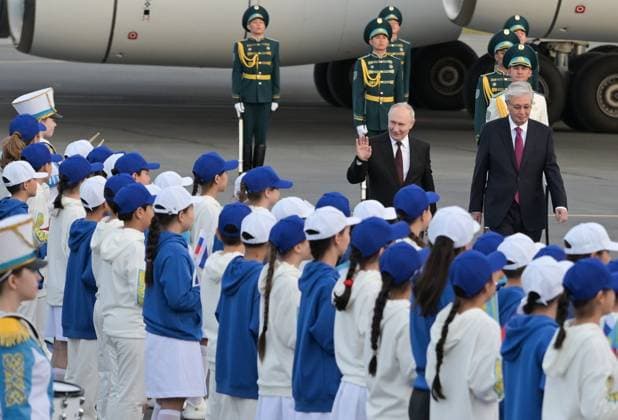 Kazakhstan Russia 9174692 27.05.2026 Russian President Vladimir Putin and Kazakh President Kassym-Jomart Tokayev attend a welcome ceremony upon Putin s arrival at Nursultan Nazarbayev International Airport in Astana, Kazakhstan. Pavel Byrkin Sputnik Astana Kazakhstan  Copyright: xPavelxByrkinx