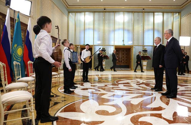KAZAKHSTAN, ASTANA - MAY 27, 2026: Kazakhstan s President Kassym-Jomart Tokayev (R) and Russia s President Putin (2nd R) are seen during a ceremony marking Putin s arrival at Nursultan Nazarbayev International Airport. The Russian president arrived in Kazakhstan on a state visit Astana Kazakhstan  - ZUMAt113 20260527_zaa_t113_545 Copyright: xAlexanderxKazakovx