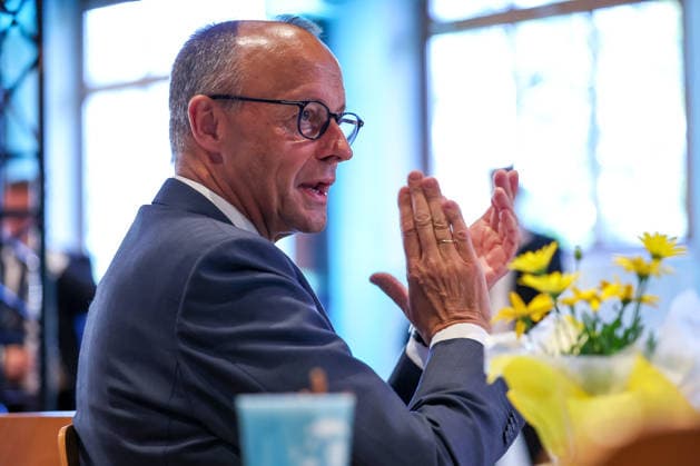 27.05.2026, Politik, Bundeskanzler Friedrich Merz (CDU) zu Gast als Festredner beim Festakt in der Schützenhalle Hüsten bei Arnsberg. 80 Jahre Neheim-Hüstener Programm. Nordrhein-Westfalen Deutschland *** 27 05 2026, Politics, Federal Chancellor Friedrich Merz CDU as guest speaker at the ceremony in the Schützenhalle Hüsten near Arnsberg 80 years of Neheim Hüstener program North Rhine-Westphalia Germany