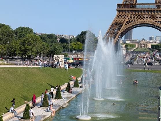 People cool off at Trocadero in Paris PARIS, FRANCE - MAY 27: People spend time at the Trocadero in front of the Eiffel Tower, as Parisians and tourists use the fountains to cool off during a heatwave affecting Paris, France, on May 27, 2026. Luc Auffret Anadolu Paris France. Editorial use only. Please get in touch for any other usage.  Copyright: x2026xAnadoluxLucxAuffretx