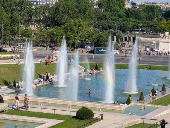 People cool off at Trocadero in Paris PARIS, FRANCE - MAY 27: People spend time at the Trocadero in front of the Eiffel Tower, as Parisians and tourists use the fountains to cool off during a heatwave affecting Paris, France, on May 27, 2026. Luc Auffret Anadolu Paris France. Editorial use only. Please get in touch for any other usage.  Copyright: x2026xAnadoluxLucxAuffretx