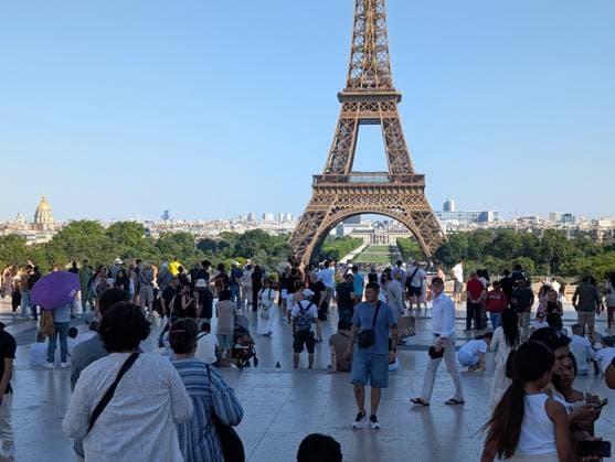 People cool off at Trocadero in Paris PARIS, FRANCE - MAY 27: People spend time at the Trocadero in front of the Eiffel Tower, as Parisians and tourists use the fountains to cool off during a heatwave affecting Paris, France, on May 27, 2026. Luc Auffret Anadolu Paris France. Editorial use only. Please get in touch for any other usage.  Copyright: x2026xAnadoluxLucxAuffretx