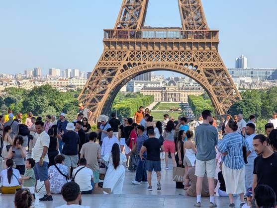 People cool off at Trocadero in Paris PARIS, FRANCE - MAY 27: People spend time at the Trocadero in front of the Eiffel Tower, as Parisians and tourists use the fountains to cool off during a heatwave affecting Paris, France, on May 27, 2026. Luc Auffret Anadolu Paris France. Editorial use only. Please get in touch for any other usage.  Copyright: x2026xAnadoluxLucxAuffretx