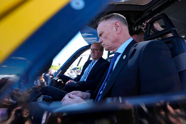 May 27, 2026, Ottawa, On, CANADA: Canada s Minister of National Defence David McGuinty, right, and German s Minister of Defence Boris Pistorius, left, seat in the cockpit of a CT-153 Juno (Airbus H135) helicopter, at the Canadian Association of Defence and Security Industries annual defence industry trade show CANSEC, in Ottawa, on Wednesday, May 27, 2026. Ottawa CANADA  - ZUMAc35_ 20260527_zaf_c35_075 Copyright: xJustinxTangx