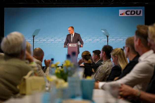 27.05.2026, Politik, Bundeskanzler Friedrich Merz (CDU) Spricht bei seiner Rede zu Gast als Festredner beim Festakt in der Schützenhalle Hüsten bei Arnsberg. 80 Jahre Neheim-Hüstener Programm. Nordrhein-Westfalen Deutschland *** 27 05 2026, Politics, Federal Chancellor Friedrich Merz CDU Speaks during his speech as guest speaker at the ceremony in the Schützenhalle Hüsten near Arnsberg 80 years of Neheim Hüstener Program North Rhine-Westphalia Germany