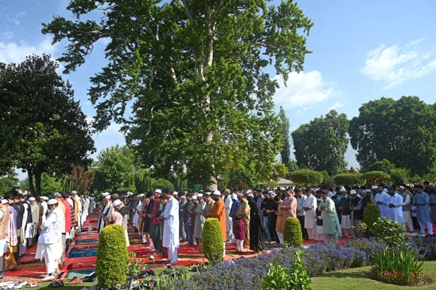 SRINAGAR, INDIA - MAY 27: Muslims offer Eid al-Adha prayers at the Mughal garden on May 27, 2026 in Srinagar, India. Eid al-Adha will be celebrated across most parts of India on May 28, 2026, after the Dhul-Hijjah crescent moon was not sighted earlier this week. Several governments and institutions revised their holiday schedules. While Saudi Arabia, the United Arab Emirates, and some other countries are marking the occasion today, May 27. (Photo by Waseem Andrabi Hindustan Times ) Eid al-Adha 2026