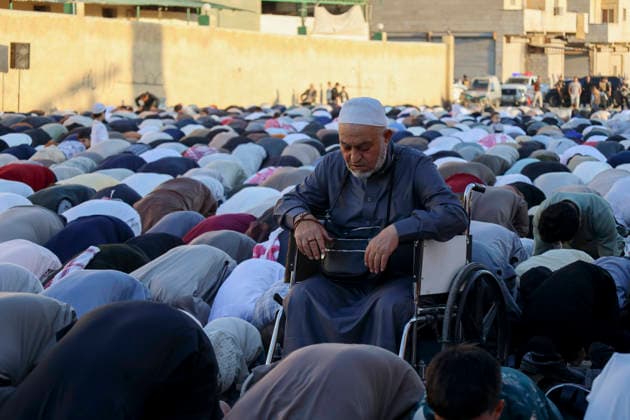 Eid Al-Adha Prayers Idlib A man sits in a wheelchair among a crowd bowing during Eid al-Adha prayers in Idlib, Syria, on May 27, 2026. Eid al-Adha, or the Feast of Sacrifice, is one of the most important holidays in the Islamic calendar, commemorating the willingness of Prophet Ibrahim to sacrifice his son. The event is traditionally marked worldwide by communal prayers, family gatherings, acts of charity, and the slaughtering of livestock. Idlib Idlib Syria Copyright: xOmarxAlbawx