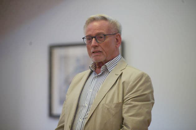 Flensburg, Schleswig-Holstein Vortrag & Diskussion mit Klaus Scherer ehem. ARD-Korrespondent in Washington, Journalist und Autor. Anlässlich des Besuchs der Amerika-Gesellschaft in Flensburg luden der SOF und SSW zu einem Abend mit Klaus Scherer ein. Thema: Die USA im politischen Hurrikan Ein aktueller Bericht über Entwicklungen, Lage und Perspektiven in den USA. Hier: Es sprocht Wolfgang Schulz, Geschäftsführer Amerika-Gesellschaft Schleswig-Holstein. Aufnahme vom 27.05.2026, Flensburg. *** Flensburg, Schleswig Holstein Lecture Discussion with Klaus Scherer former ARD correspondent in Washington, journalist and author On the occasion of the visit of the Amerika Gesellschaft in Flensburg, the SOF and SSW invited to an evening with K