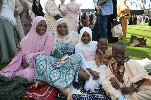 Mass Eid al-Adha gathering in Illinois BRIDGEVIEW, ILLINOIS - MAY 27: People pose for photos as thousands of Muslim worshippers gather on the field at SeatGeek Stadium for communal Eid al-Adha prayers on May 27, 2026, in Bridgeview, Illinois, United States. Organized by the Mosque Foundation, the annual outdoor celebration drew an estimated 20,000 attendees from across the Chicagoland area, marking it as the largest Eid gathering in the state. Jacek Boczarski Anadolu Illinois United States. Editorial use only. Please get in touch for any other usage.  Copyright: x2026xAnadoluxJacekxBoczarskix