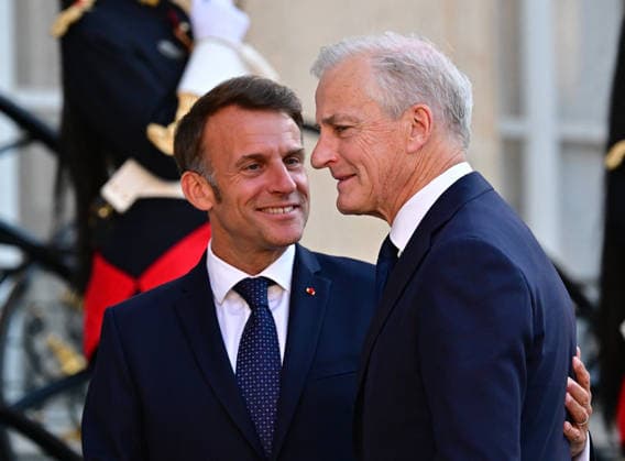 Le Président de la République Emmanuel Macron accueille Jonas Gahr Støre, Premier ministre du Royaume de Norvège, au palais de lElysée à Paris, le 27 mai 2026 Christian Liewig Bestimage President Emmanuel Macron welcomes Jonas Gahr Støre, Prime Minister of the Kingdom of Norway, to the Elysée Palace in Paris, on May 27, 2026 Paris France  Copyright: xChristianxLiewigx xBestimagexChristianxLiewigx xBestimagex
