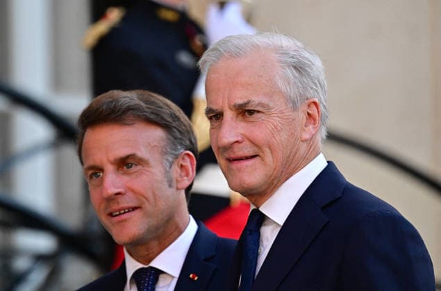 Le Président de la République Emmanuel Macron accueille Jonas Gahr Støre, Premier ministre du Royaume de Norvège, au palais de lElysée à Paris, le 27 mai 2026 Christian Liewig Bestimage President Emmanuel Macron welcomes Jonas Gahr Støre, Prime Minister of the Kingdom of Norway, to the Elysée Palace in Paris, on May 27, 2026 Paris France  Copyright: xChristianxLiewigx xBestimagexChristianxLiewigx xBestimagex