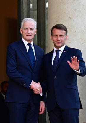 Le Président de la République Emmanuel Macron accueille Jonas Gahr Støre, Premier ministre du Royaume de Norvège, au palais de lElysée à Paris, le 27 mai 2026 Christian Liewig Bestimage President Emmanuel Macron welcomes Jonas Gahr Støre, Prime Minister of the Kingdom of Norway, to the Elysée Palace in Paris, on May 27, 2026 Paris France  Copyright: xChristianxLiewigx xBestimagexChristianxLiewigx xBestimagex