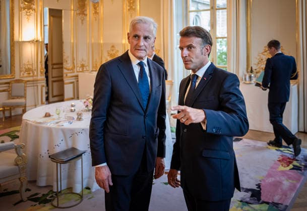 Store moter Frankrikes president Emmanuel Macron i Paris. Paris, Frankrike 20260527. Statsminister Jonas Gahr Store moter Frankrikes president Emmanuel Macron i ElysÃ e-palasset i Paris onsdag kveld. I et rom i palasset spiste de middag sammen. Foto: Ole Berg-Rusten NTB Paris Frankrike gCYDmzd41lY EDITORIAL USE ONLY Ref:_POLgCYDmzd41lY.jpg *** French President Emmanuel Macron in Paris Paris, France 20260527 Prime Minister Jonas Gahr Store fashions French President Emmanuel Macron in the Elysée Palace in Paris on Wednesday evening In a room in the palace they had dinner together Photo Ole Berg Rusten NTB Paris France gCYDmzd41lY EDITORIAL USE ONLY Ref POLgCYDmzd41lY jpg  Copyright: xOlexBerg-Rustenx xNTBx