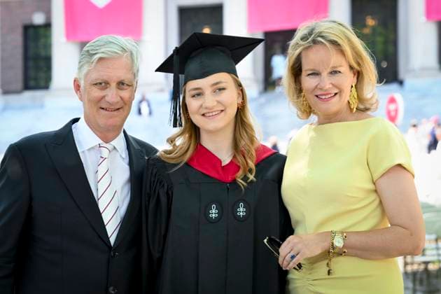 Belgian Royals Attend Harvard Class of 26 Graduation BOSTON, UNITED STATES OF AMERICA - MAY 27: King Philippe of Belgium, Queen Mathilde and Princess Elisabeth pictured during a photo opportunity after the graduation ceremony of their eldest daughter and heiress to the throne on May 27, 2026 in Boston, United States of America, 27 05 2026 Boston United States of America  Copyright: xPhilipxReynaersx