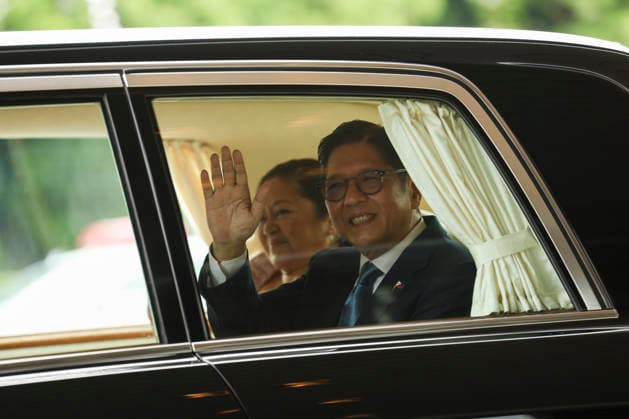 May 27, 2026, Tokyo, Japan: Philippine President Ferdinand Marcos Jr. gestures next to his wife Liza Araneta Marcos as they leave the Imperial Palace after their welcome ceremony and meeting in Tokyo, Japan, May 27, 2026. Tokyo Japan - ZUMAz114 20260527_zih_z114_015 Copyright: xPOOLx