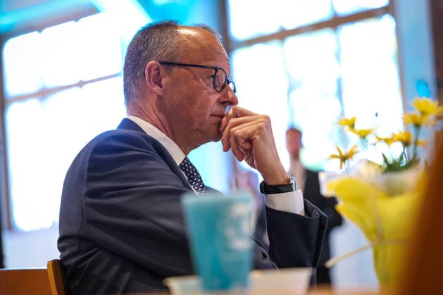 27.05.2026, Politik, Bundeskanzler Friedrich Merz (CDU) zu Gast als Festredner beim Festakt in der Schützenhalle Hüsten bei Arnsberg. 80 Jahre Neheim-Hüstener Programm. Nordrhein-Westfalen Deutschland *** 27 05 2026, Politics, Federal Chancellor Friedrich Merz CDU as guest speaker at the ceremony in the Schützenhalle Hüsten near Arnsberg 80 years of Neheim Hüstener program North Rhine-Westphalia Germany