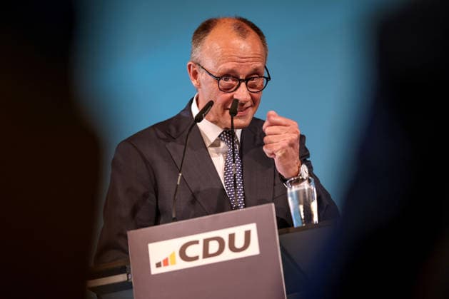 27.05.2026, Politik, Bundeskanzler Friedrich Merz (CDU) Spricht bei seiner Rede auf der Bühne zu Gast als Festredner beim Festakt in der Schützenhalle Hüsten bei Arnsberg. 80 Jahre Neheim-Hüstener Programm. Nordrhein-Westfalen Deutschland *** 27 05 2026, Politics, Federal Chancellor Friedrich Merz CDU Speaks during his speech on stage as guest speaker at the ceremony in the Schützenhalle Hüsten near Arnsberg 80 years of Neheim Hüstener program North Rhine-Westphalia Germany