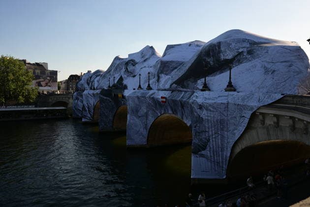 Preparation work continues for a large-scale installation by French artist JR in Paris PARIS, FRANCE - MAY 27: Preparation work takes place for a large-scale installation by French artist JR at the Pont Neuf in Paris, France on May 27, 2026. The artwork, titled La Caverne du Pont-Neuf, will be open to the public from June 6 to June 28, 2026 Mohamad Salaheldin Abdelg Alsayed Anadolu Paris France. Editorial use only. Please get in touch for any other usage.  Copyright: x2026xAnadoluxMohamadxSalaheldinxAbdelgxAlsayedx