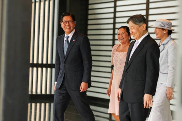 May 27, 2026, Tokyo, Japan: Japan s Emperor Naruhito and Empress Masako see off Philippine President Ferdinand Marcos Jr. and his wife Liza Araneta Marcos as they leave the Imperial Palace after their welcome ceremony and meeting in Tokyo, Japan May 27, 2026. Tokyo Japan - ZUMAz114 20260527_zih_z114_016 Copyright: xPOOLx
