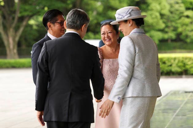 May 27, 2026, Tokyo, Japan: Japan s Emperor Naruhito and Empress Masako see off Philippine President Ferdinand Marcos Jr. and his wife Liza Araneta Marcos as they leave the Imperial Palace after their welcome ceremony and meeting in Tokyo, Japan May 27, 2026. Tokyo Japan - ZUMAz114 20260527_zih_z114_017 Copyright: xPOOLx