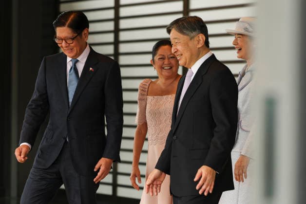 May 27, 2026, Tokyo, Japan: Japan s Emperor Naruhito and Empress Masako see off Philippine President Ferdinand Marcos Jr. and his wife Liza Araneta Marcos as they leave the Imperial Palace after their welcome ceremony and meeting in Tokyo, Japan May 27, 2026. Tokyo Japan - ZUMAz114 20260527_zih_z114_018 Copyright: xPOOLx