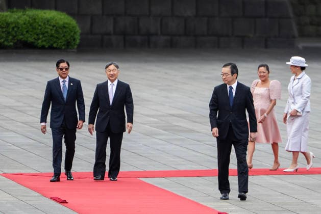 May 27, 2026, Tokyo, Japan: Philippine President Ferdinand Marcos Jr. (R) inspects a guard of honour when visiting the Royal Palace with his wife First Lady Liza Araneta Marcos (2L), Japan s Emperor Naruhito (2L) and Empress Masako (R) during a state visit in Tokyo on May 27, 2026. Tokyo Japan - ZUMAz114 20260527_zih_z114_024 Copyright: xPOOLx