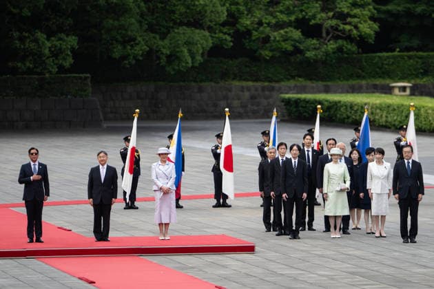 May 27, 2026, Tokyo, Japan: Philippine President Ferdinand Marcos Jr. (L), Japan s Emperor Naruhito (2L) and Empress Masako (C) stand at attention as Japans Prime Minister Sanae Takaichi (2R) looks on at the Royal Palace during a state visit in Tokyo on May 27, 2026. Tokyo Japan - ZUMAz114 20260527_zih_z114_027 Copyright: xPOOLx