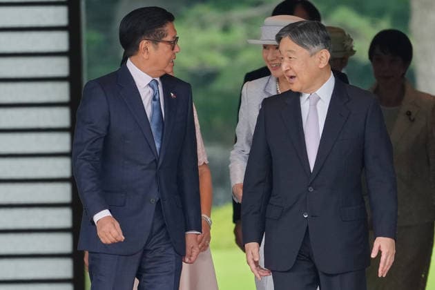 May 27, 2026, Tokyo, Japan: Japanese Emperor Naruhito, right, escorts Philippine President Ferdinand Marcos Jr., left, during a welcome ceremony at the Imperial Palace in Tokyo, Wednesday, May 27, 2026. Tokyo Japan - ZUMAz114 20260527_zih_z114_034 Copyright: xPOOLx