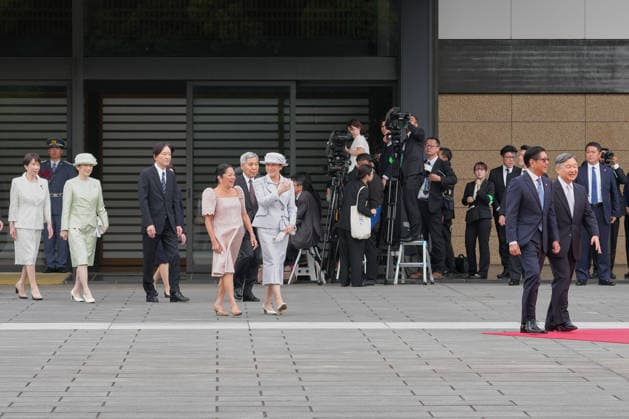 May 27, 2026, Tokyo, Japan: Japanese Emperor Naruhito and Empress Masako welcome Philippine President Ferdinand Marcos Jr., and first lady Liza Araneta-Marcos during a welcome ceremony at the Imperial Palace in Tokyo, Wednesday, May 27, 2026. Tokyo Japan - ZUMAz114 20260527_zih_z114_037 Copyright: xPOOLx