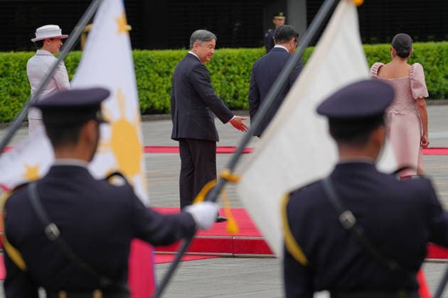 May 27, 2026, Tokyo, Japan: Japanese Emperor Naruhito escorts Philippine President Ferdinand Marcos Jr., during a welcome ceremony at the Imperial Palace in Tokyo, Wednesday, May 27, 2026. Tokyo Japan - ZUMAz114 20260527_zih_z114_040 Copyright: xPOOLx