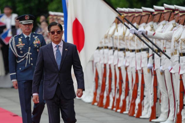 May 27, 2026, Tokyo, Japan: Philippine President Ferdinand Marcos Jr., reviews an honor guard during a welcome ceremony at the Imperial Palace in Tokyo, Wednesday, May 27, 2026. Tokyo Japan - ZUMAz114 20260527_zih_z114_042 Copyright: xPOOLx