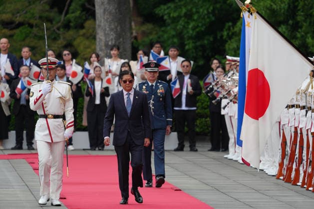 May 27, 2026, Tokyo, Japan: Philippine President Ferdinand Marcos Jr., reviews an honor guard during a welcome ceremony at the Imperial Palace in Tokyo, Wednesday, May 27, 2026. Tokyo Japan - ZUMAz114 20260527_zih_z114_043 Copyright: xPOOLx