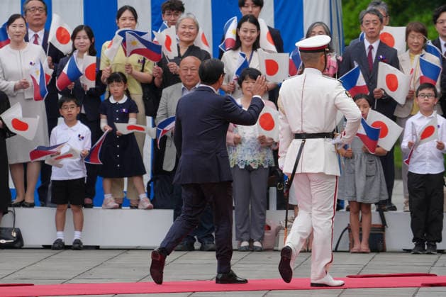 May 27, 2026, Tokyo, Japan: Philippine President Ferdinand Marcos Jr., reviews an honor guard during a welcome ceremony at the Imperial Palace in Tokyo, Wednesday, May 27, 2026. Tokyo Japan - ZUMAz114 20260527_zih_z114_045 Copyright: xPOOLx