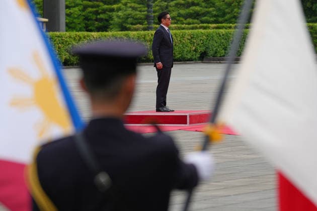May 27, 2026, Tokyo, Japan: Philippine President Ferdinand Marcos Jr., reviews an honor guard during a welcome ceremony at the Imperial Palace in Tokyo, Wednesday, May 27, 2026. Tokyo Japan - ZUMAz114 20260527_zih_z114_047 Copyright: xPOOLx