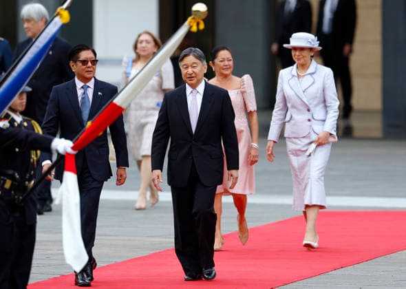 May 27, 2026, Tokyo, Japan: Philippine President Ferdinand Marcos Jr. (L) is escorted by Japanese Emperor Naruhito (C) as Empress Masako (R) and Philippine First Lady Liza Araneta Marcos (2-R) follow them during a welcome ceremony at the Imperial Palace in Tokyo, Japan, 27 May 2026. Philippine President Ferdinand Marcos Jr. is currently on a state visit to Japan from 26 to 29 May 2026. Tokyo Japan - ZUMAz114 20260527_zih_z114_048 Copyright: xPOOLx