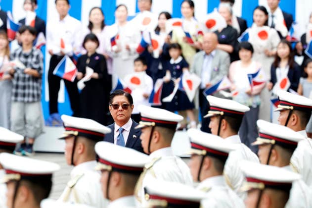 May 27, 2026, Tokyo, Japan: Philippine President Ferdinand Marcos Jr. inspects a guard of honour at the Imperial Palace in Tokyo, Japan, 27 May 2026. Philippine President Ferdinand Marcos Jr. is currently on a state visit to Japan from 26 to 29 May 2026. Tokyo Japan - ZUMAz114 20260527_zih_z114_054 Copyright: xPOOLx