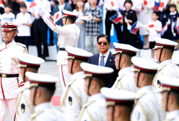 May 27, 2026, Tokyo, Japan: Philippine President Ferdinand Marcos Jr. inspects a guard of honour at the Imperial Palace in Tokyo, Japan, 27 May 2026. Philippine President Ferdinand Marcos Jr. is currently on a state visit to Japan from 26 to 29 May 2026. Tokyo Japan - ZUMAz114 20260527_zih_z114_055 Copyright: xPOOLx