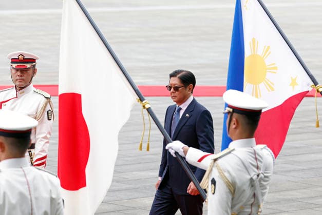 May 27, 2026, Tokyo, Japan: Philippine President Ferdinand Marcos Jr. inspects a guard of honour at the Imperial Palace in Tokyo, Japan, 27 May 2026. Philippine President Ferdinand Marcos Jr. is currently on a state visit to Japan from 26 to 29 May 2026. Tokyo Japan - ZUMAz114 20260527_zih_z114_057 Copyright: xPOOLx