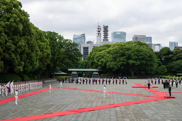 May 27, 2026, Tokyo, Japan: Philippine President Ferdinand Marcos Jr. inspects a guard of honor at the Imperial Palace during a state visit in Tokyo on May 27, 2026. Tokyo Japan - ZUMAz114 20260527_zih_z114_060 Copyright: xPOOLx