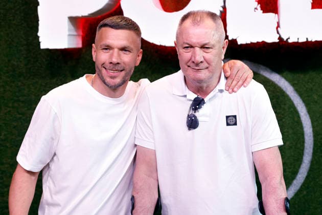 Fußballspieler Lukas Podolski und sein Vater Waldemar Podolski (r) bei der Premiere der Netflix-Doku Poldi im RheinEnergieStadion. Köln, 27.05.2026 NRW Deutschland *** Soccer player Lukas Podolski and his father Waldemar Podolski r at the premiere of the Netflix documentary Poldi in the RheinEnergieStadion Cologne, 27 05 2026 NRW Germany Copyright: xChristophxHardtx